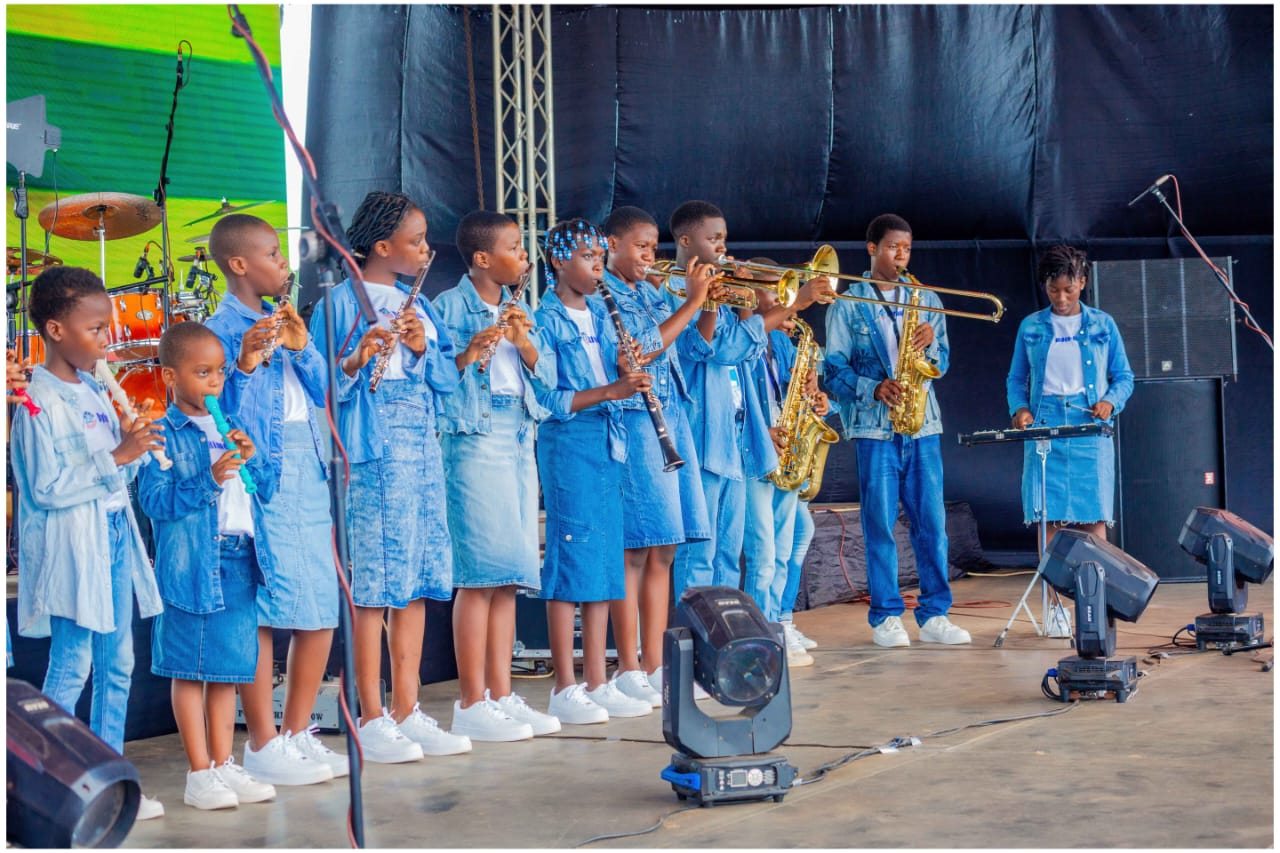 Ensemble de flûtes, cuivres et saxophones