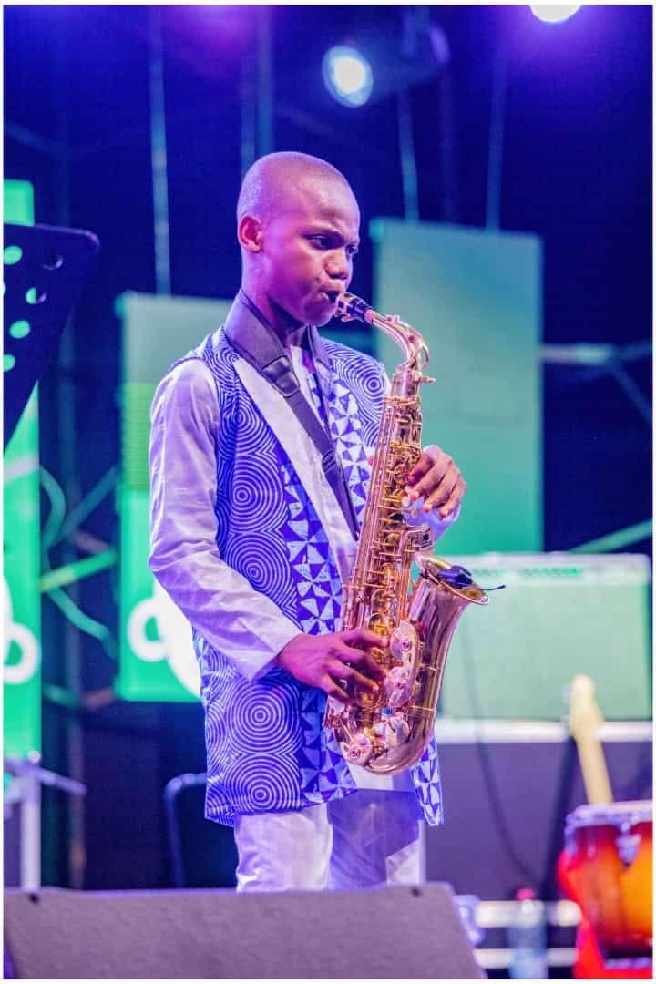 Solo de saxophone — Jaya Kids Orchestra